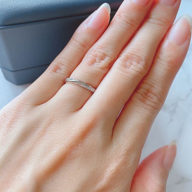 【銀座ダイヤモンドシライシの口コミ】 仮にリングが回ってしまってもデザインがあるリングを探していました。ダ…
