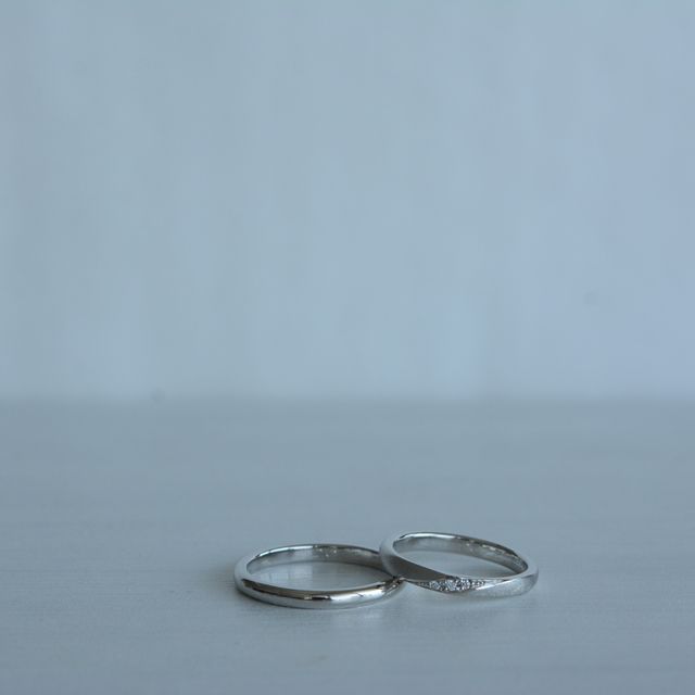 【CRAFY(クラフィ)の口コミ】 素材はゴールドの方が肌の色味的には合うのですが、やはり一生つけるもの…