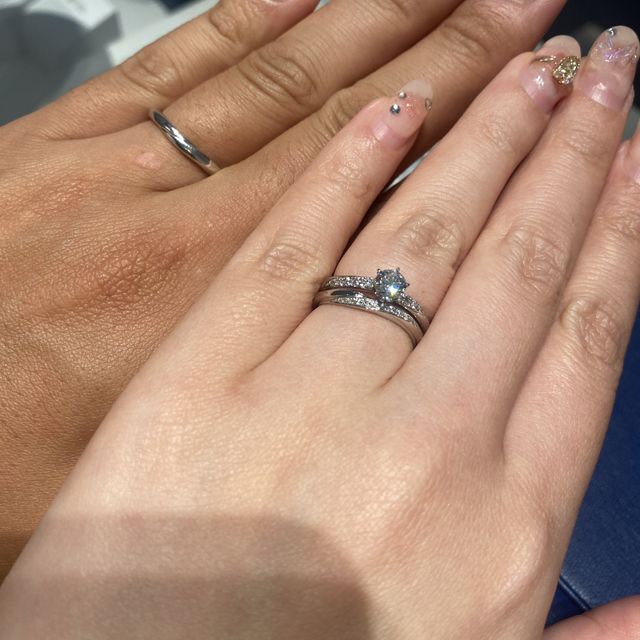 【銀座ダイヤモンドシライシの口コミ】 指輪のデザインが、流れ星の様にダイヤモンドが埋め込まれているデザイン…