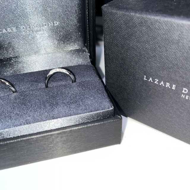 【ラザール ダイヤモンド(LAZARE DIAMOND)の口コミ】 波をモチーフにしたのが決め手でした。
他にもたくさんのデザインがありま…