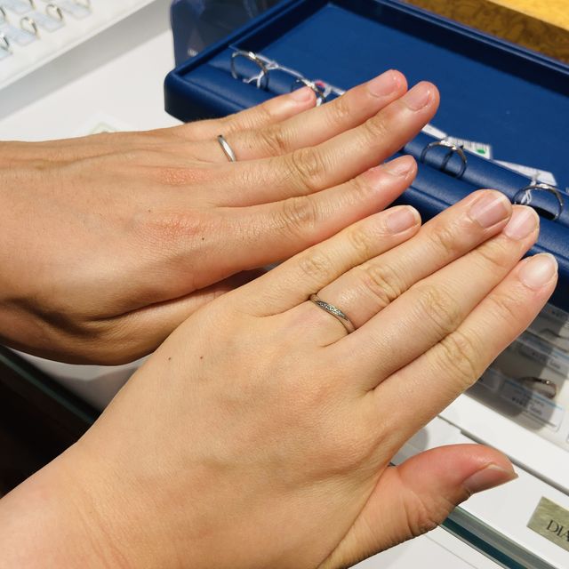 【銀座ダイヤモンドシライシの口コミ】 ウェーブのラインがキレイで、ダイヤモンドの輝きがとてもキレイだなと思…