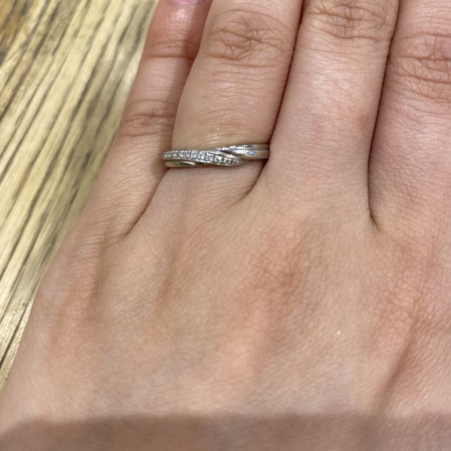 【エクセルコダイヤモンド(EXELCO DIAMOND)の口コミ】 関節が太く、ゴツゴツした印象の指です。
なかなか似合うデザインがなく、…