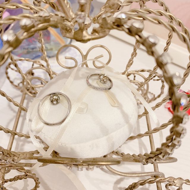 【Disney Cinderella(ディズニー シンデレラ)の口コミ】 指輪のデザインが質素だけどキラキラしていて、主張しすぎないところが良…