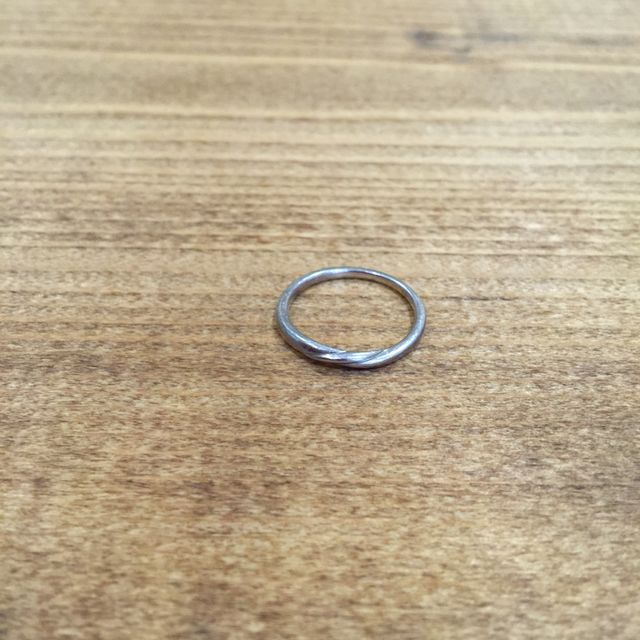 【LUCIE(ルシエ)の口コミ】 婚約指輪に俄のものを購入しており、重ね付けも考え同ブランドの結婚指輪…