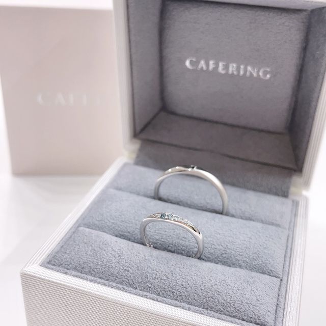【CAFERING(カフェリング)の口コミ】 ダイヤの青色が天然の青色ということで色落ちがない事と
割とシンプルなデ…