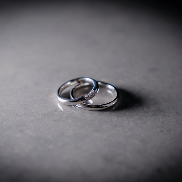 【ラザール ダイヤモンド(LAZARE DIAMOND)の口コミ】 ダイヤが中央に配置されているストレートのものを探していました。ダイヤ…