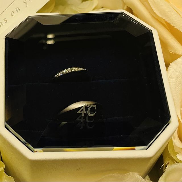 【4℃ BRIDAL(ヨンドシーブライダル)の口コミ】 職業柄、ずっと指輪をつけることがないので、つけ心地と取り外しやすいも…