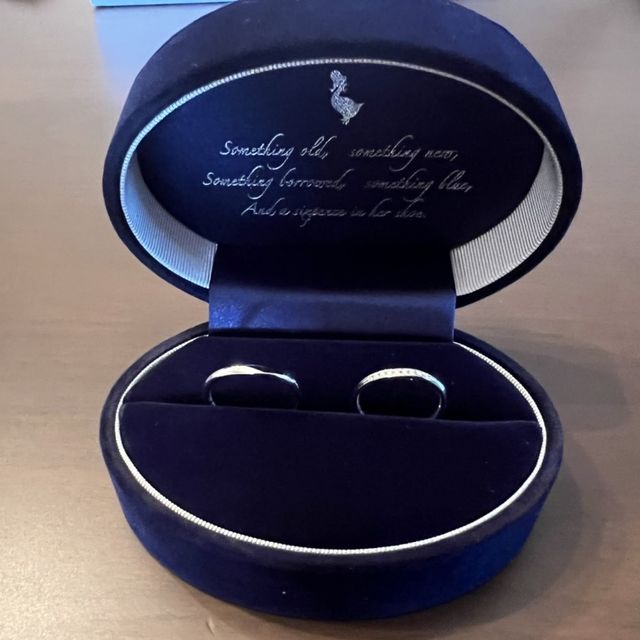 【Something Blue(サムシングブルー)の口コミ】 シンプルなデザインのものを探しておりましたが、その中でもウェーブやダ…