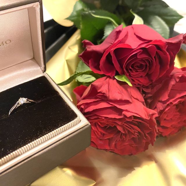 【アイプリモ(I-PRIMO)の口コミ】 小さな4本爪にダイヤモンドが輝いて見えるのが綺麗と思い選びました。また…