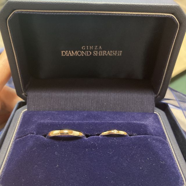 【銀座ダイヤモンドシライシの口コミ】 シンプルなデザインにも惚れました
一生つけるものだからこそシンプルザベ…
