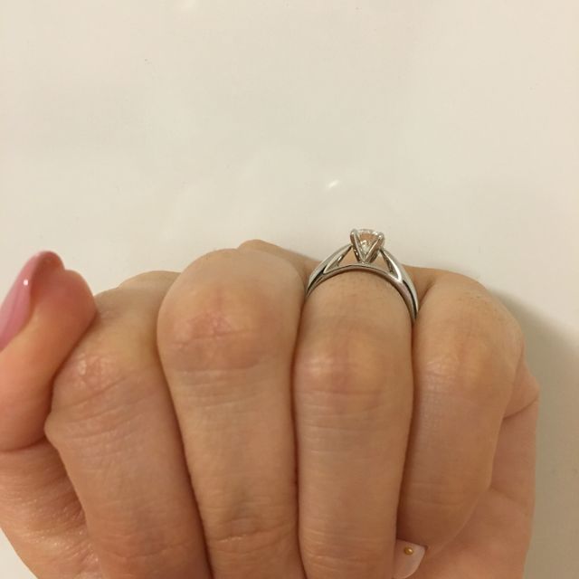 【銀座ダイヤモンドシライシの口コミ】 初めは、両サイドにメレダイヤが付いているデザインを希望していたのです…