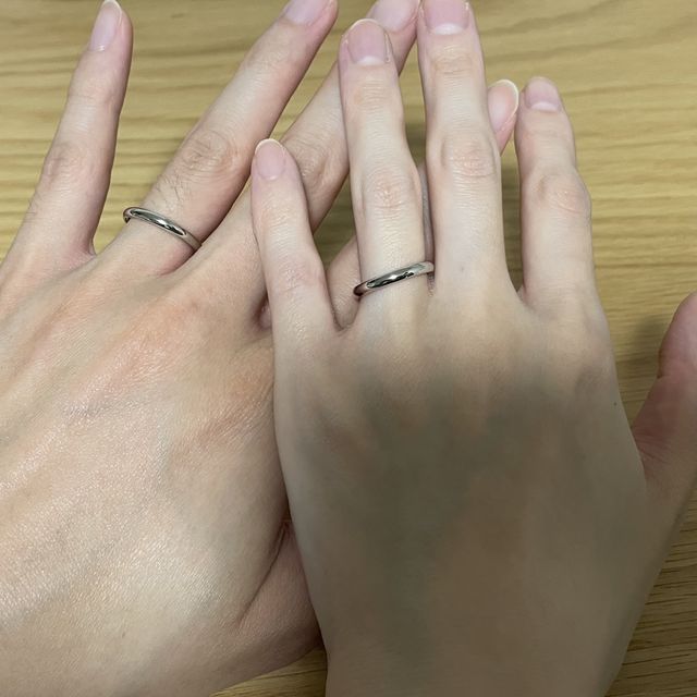 【4℃ BRIDAL(ヨンドシーブライダル)の口コミ】 シンプルなデザインが好きで、プラチナのシンプルなストレートの指輪に決…