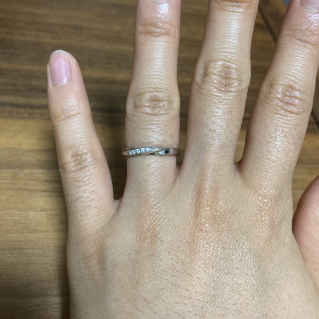 【4℃ BRIDAL(ヨンドシーブライダル)の口コミ】 デザインはシンプルでずっとつけていられるものを、素材はプラチナで傷が…