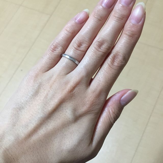 【カルティエ(Cartier)の口コミ】 結婚指輪は憧れのカルティエと昔から決めていました。石が入っているもの…