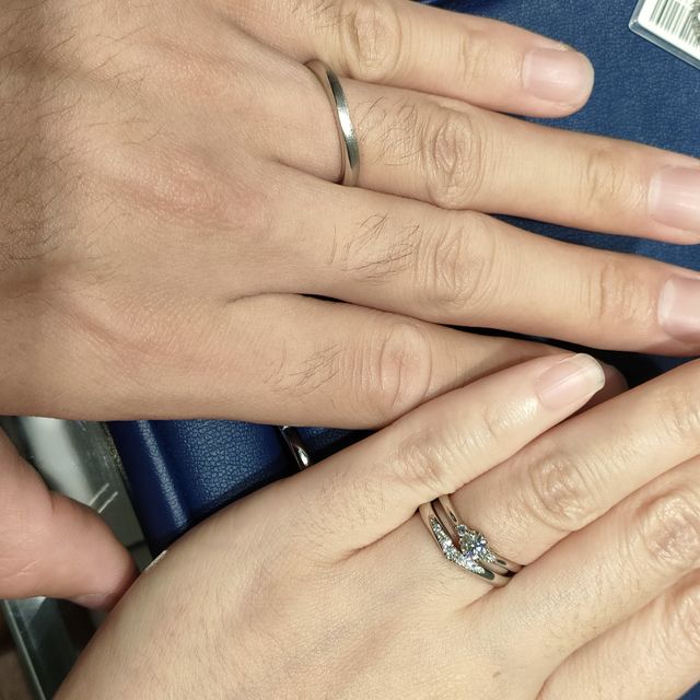 【銀座ダイヤモンドシライシの口コミ】 婚約指輪に合うもので、デザインがいいものを探していました。普段は重ね…
