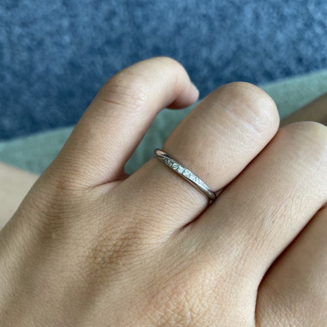 【HOSHI no SUNA 星の砂(ほしのすな)の口コミ】 婚約指輪と重ねづけできる、そして重ねづけした感じがとっても可愛くて気…