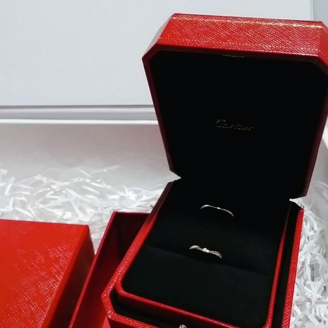 【カルティエ(Cartier)の口コミ】 婚約指輪がバレリーナソリテールだったため、カチッと合うバレリーナカー…