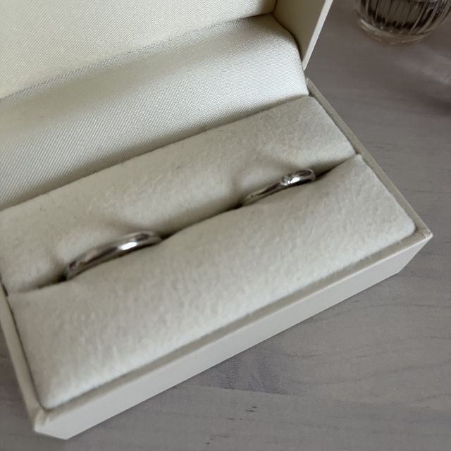 【RosettE(ロゼット)の口コミ】 2人とも、あまりごちゃごちゃせず、シンプルな指輪がいいという意見で一致…