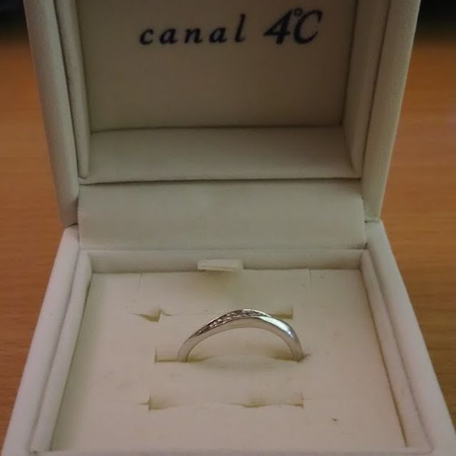 【canal4℃(カナルヨンドシー)の口コミ】 指を細くみせてくれるデザインで、自分の指にしっくりきたことと、値段が…