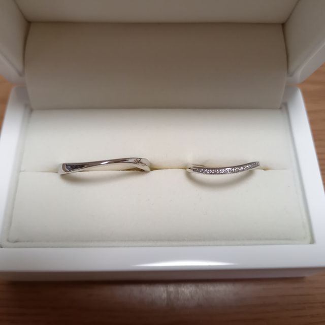 【IDEAL Plus fort(アイデアルプリュフォール)の口コミ】 エタニティリングで曲線的なデザインを初めて見つけました。それがシンプ…