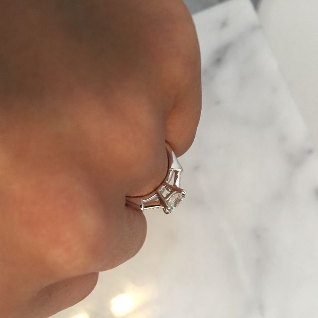 【ハリー・ウィンストン(Harry Winston)の口コミ】 ハリーウィンストンの指輪をすることにずっと前から憧れていたので、こち…