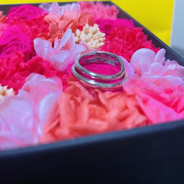 【ケイウノ ブライダル(K.UNO BRIDAL)の口コミ】 デザインに一目惚れでした。
重ねるとハートの形が浮き上がるところや曲線…