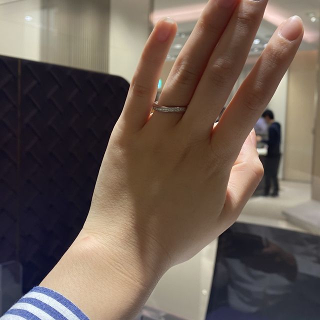 【俄(にわか)の口コミ】 デザインが豊富で悩むぐらい沢山あった。ダイヤの輝きが綺麗で暗いところ…