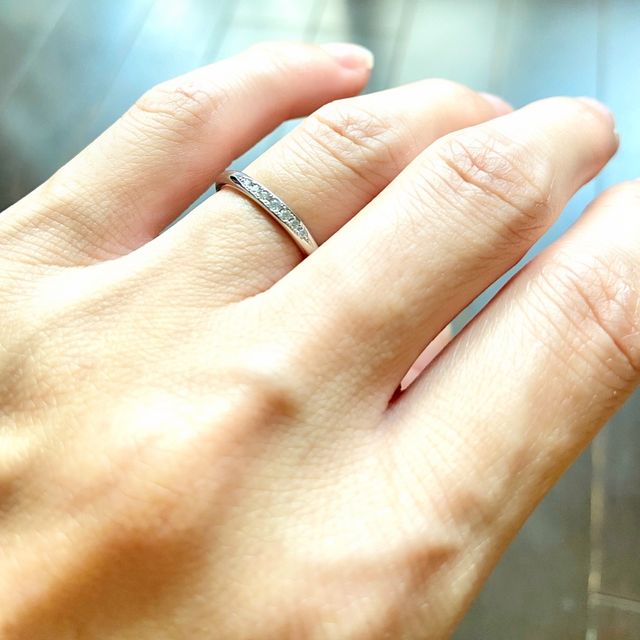 【銀座ダイヤモンドシライシの口コミ】 デザインはシンプルでストレートな物が良かったのと素材はプラチナが良か…