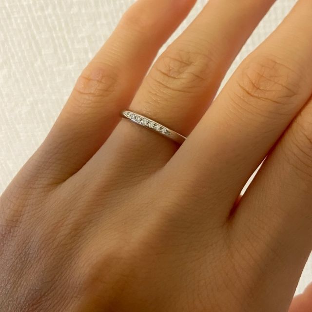 【銀座ダイヤモンドシライシの口コミ】 デザインはシンプルでストレートな物が良かったのと素材はプラチナが良か…