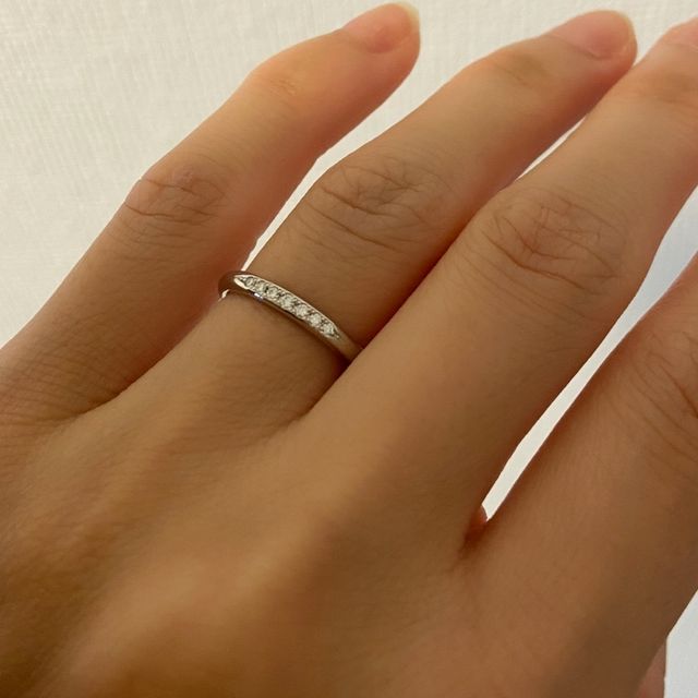 【銀座ダイヤモンドシライシの口コミ】 デザインはシンプルでストレートな物が良かったのと素材はプラチナが良か…