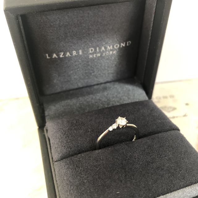 【ラザール ダイヤモンド(LAZARE DIAMOND)の口コミ】 指輪探しの時、世界三大カッターズブランドという事を知り婚約指輪といっ…