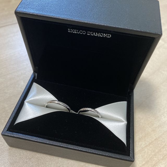 【エクセルコダイヤモンド(EXELCO DIAMOND)の口コミ】 レース留めとダイヤモンドの周りに施されたミル打ちにより、ウエディング…