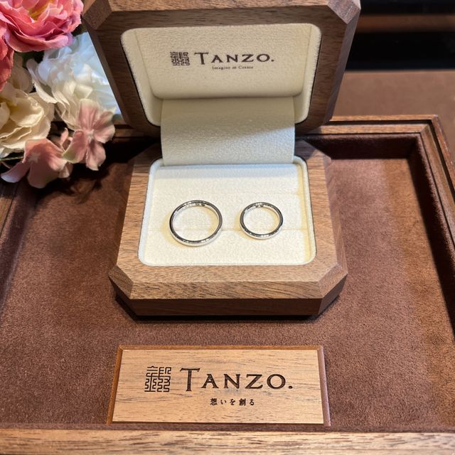 【TANZO.(鍛造指輪)の口コミ】 TANZOの製法などを聞いたら、
とても頑丈に作ってくれて長い期間
素敵な状…
