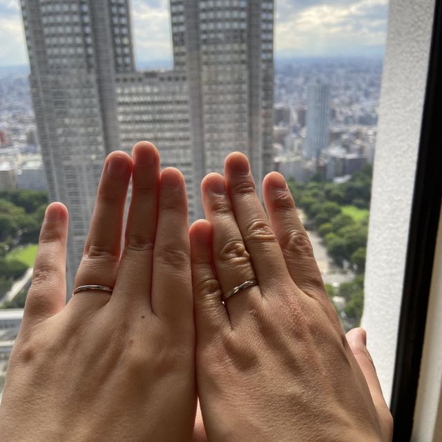 【4℃ BRIDAL(ヨンドシーブライダル)の口コミ】 いくつか指にはめてみて1番しっくりきたデザインだったので選びました。ず…