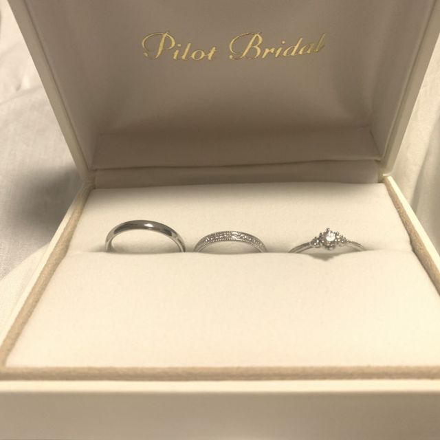 【PILOT BRIDAL(パイロットブライダル)の口コミ】 結婚指輪と言ったらノーマルなプラチナのイメージでした。ですが、ノーマ…