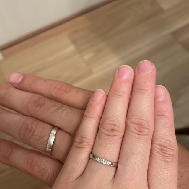 【RosettE(ロゼット)の口コミ】 他にはないデザインと着け心地が抜群に良かったです。男性の指輪はオプシ…