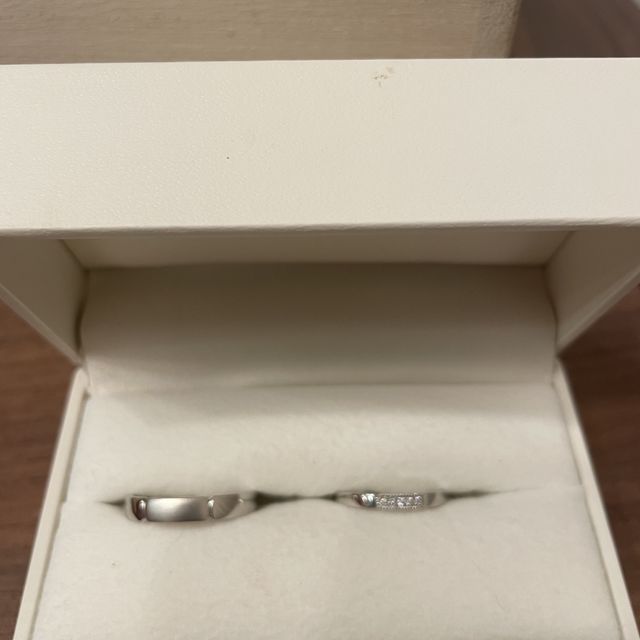 【RosettE(ロゼット)の口コミ】 他にはないデザインと着け心地が抜群に良かったです。男性の指輪はオプシ…