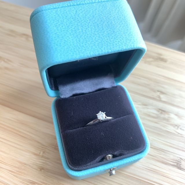 【ティファニー(Tiffany & Co.)の口コミ】 色々なデザインがあったけれど、結婚指輪との重ね付けも考えていたので、…