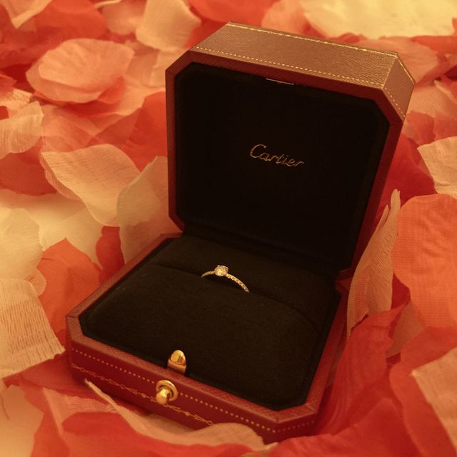 【カルティエ(Cartier)の口コミ】 控えめだけど目を引くデザイン、キラキラが決め手でした。ダイヤの大きい…
