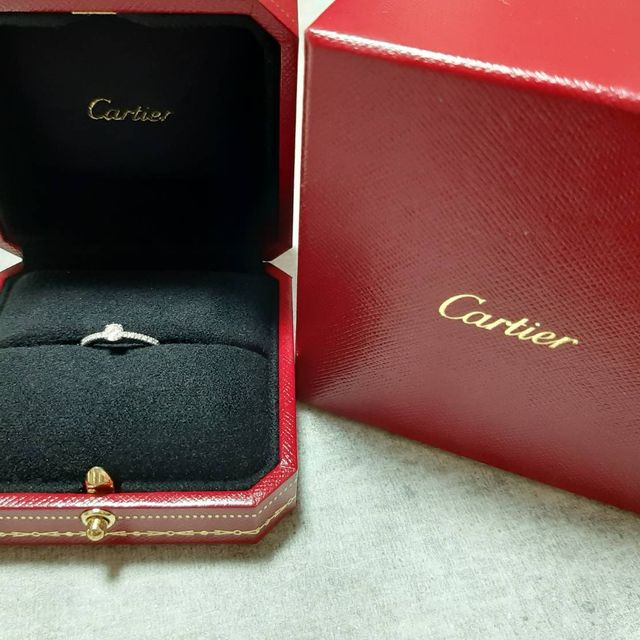 【カルティエ(Cartier)の口コミ】 最初は違うデザインの指輪を検討していましたが、店舗で実際に試着した中…