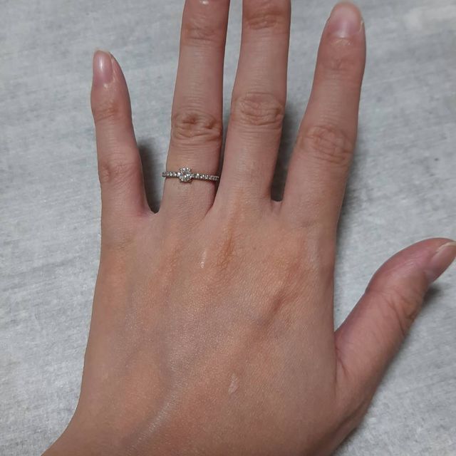 【カルティエ(Cartier)の口コミ】 最初は違うデザインの指輪を検討していましたが、店舗で実際に試着した中…