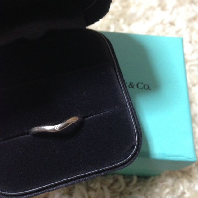 【ティファニー(Tiffany & Co.)の口コミ】 私たちは夫婦そろって指が太く、あまりがっちりとしたバンドタイプのリン…