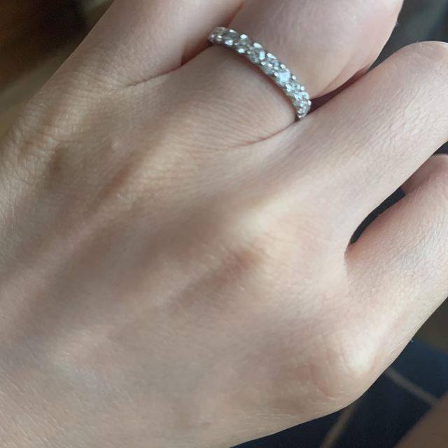 【銀座ダイヤモンドシライシの口コミ】 最初は普段身に付けているアクセサリーがゴールドなのでそれに合わせてゴ…