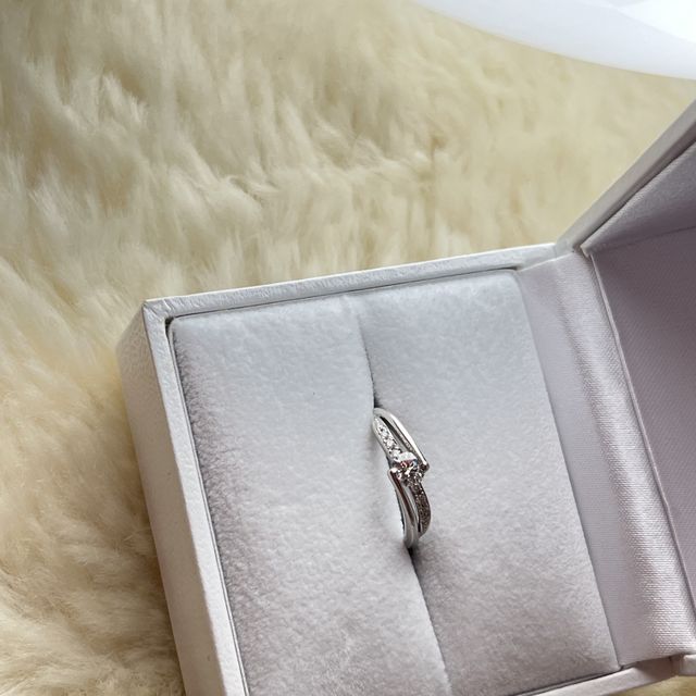 【Mariage ent(マリアージュエント)の口コミ】 指輪を決める条件は
・丈夫であること
・引っかかりがないこと
・被りにく…