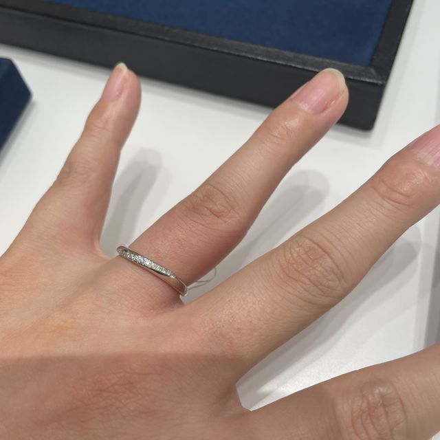 【4℃ BRIDAL(ヨンドシーブライダル)の口コミ】 指輪のデザインはショーケース内にたくさんあり、選びきれないほどでした…