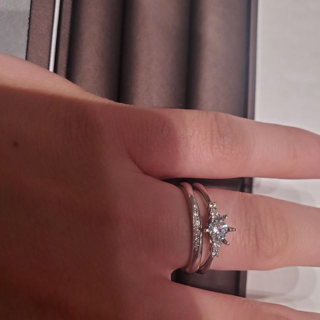 【アイプリモ(I-PRIMO)の口コミ】 結婚指輪と重ねてつけても違和感がなかった。留め具がしっかりしているの…