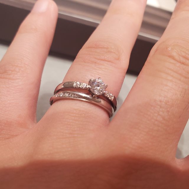 【アイプリモ(I-PRIMO)の口コミ】 結婚指輪と重ねてつけても違和感がなかった。留め具がしっかりしているの…