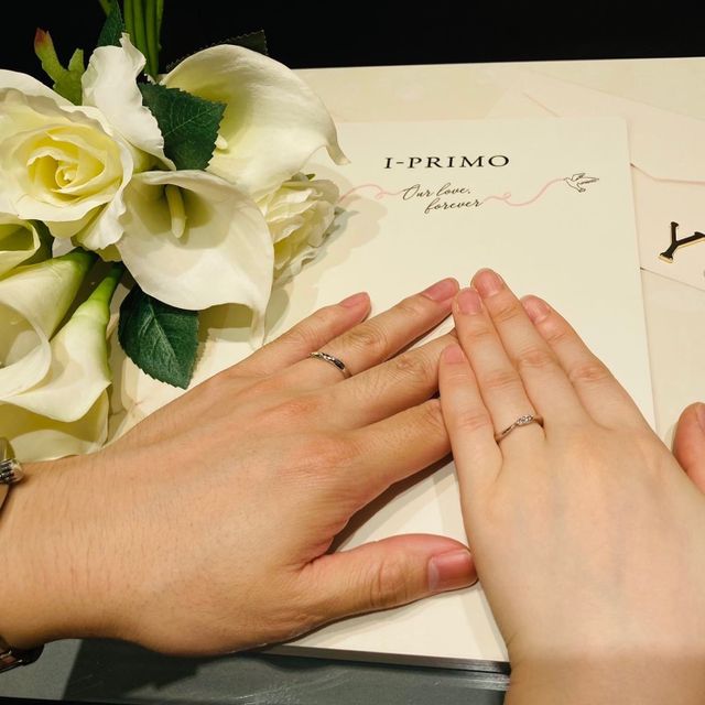 【アイプリモ(I-PRIMO)の口コミ】 ダイヤが大きいものと小さいもので悩みました。デザインが派手すぎず、シ…