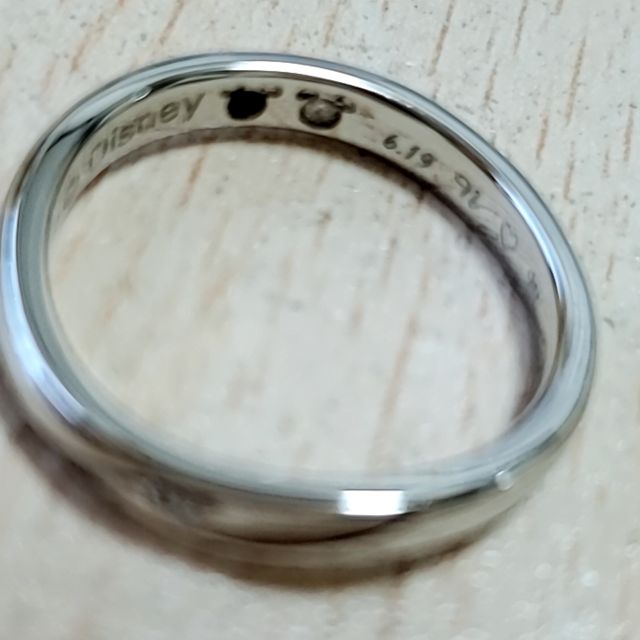 【THE KISS(ザ・キッス)の口コミ】 ディズニーのデザインで1番価格が安い店を選びました。見える部分はシンプ…