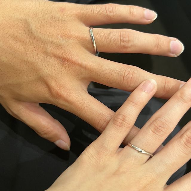 【アイプリモ(I-PRIMO)の口コミ】 シンプルながらもウェーブがとても綺麗だったので、こちらの指輪に決定さ…